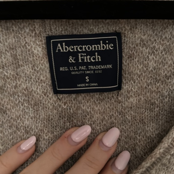 ABERCROMBIE & FITCH LEOPARD PRINT SWEATER - Picture 4 of 4